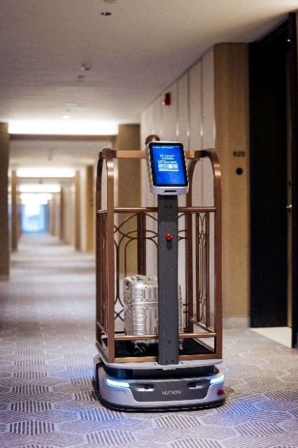 13. 上海虹桥机场盛贸酒店行李机器人.jpg