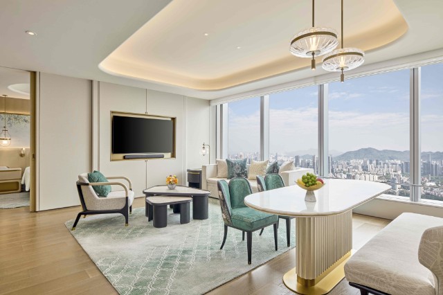 7. 深圳南山香格里拉行政套房客厅.jpg