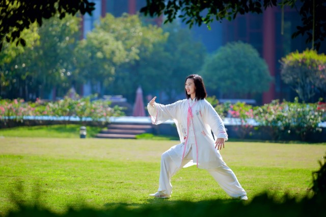 10. 桂林香格里拉户外晨间太极.jpg