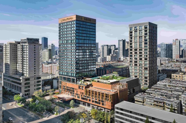 1. 昆明香格里拉地处繁华城市中心.jpg