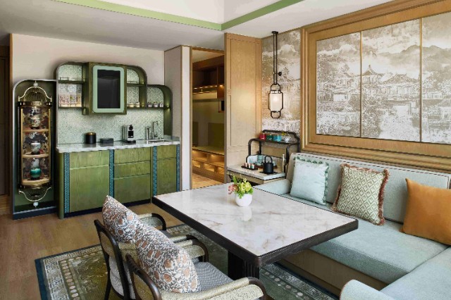 5. 昆明香格里拉豪华阁套房客厅.jpg