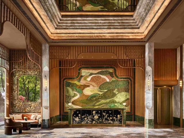 新建文件夹1. 昆明香格里拉大堂，用艺术织画勾勒出绵延茶山与春城繁花的美好光景.jpg