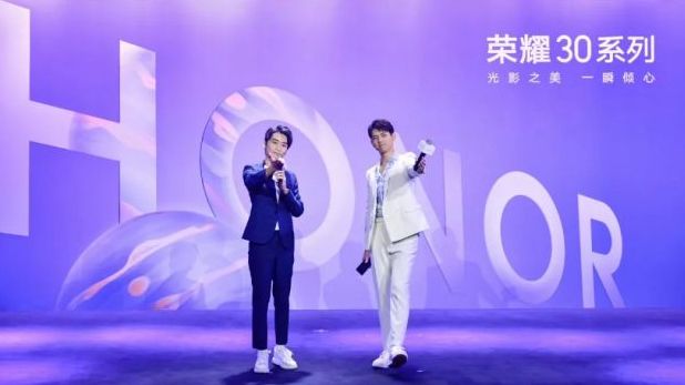  荣耀30系列线上新品发布会，近日在明星基地举办
