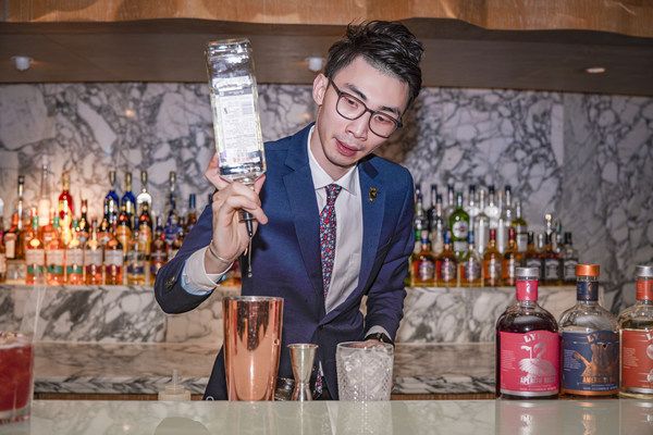 三亚山海天大酒店，傲途格精选网红顶楼吧举办客座调酒师活动